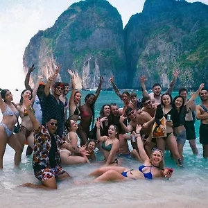 https://bodega-party-phi-phi.hotelskophiphi.com